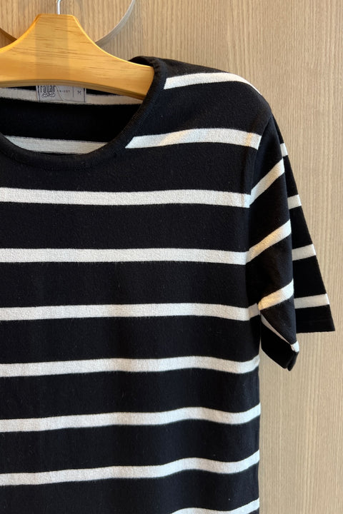 Blusa T-shirt listrada Tricot - Maísa com decote redondo e manga posta