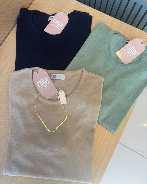 Blusa T-shirt Tricot Básica com decote redondo e manga curta