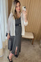Vestido tricot com fenda frontal - Antônia com decote V e modelagem evasê