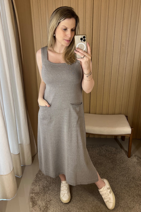 Vestido em Tricot - Catarina com decote quadrado e modelagem evasê
