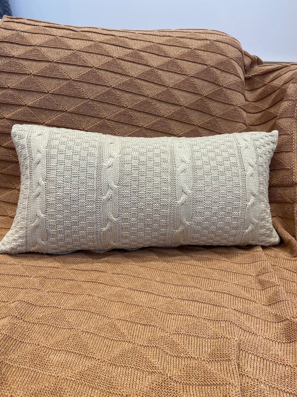 Capa de Almofada Retangular em Tricot - Amélia