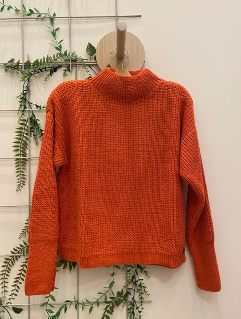 Blusa Tricot Gola Chaminé - Yasmin com modelagem ampla